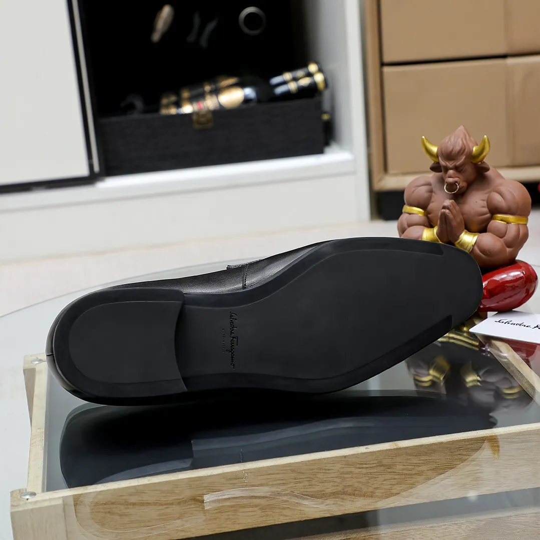 Men's shoes 💰460 🔥Ferragamo's new men's casual slip-on shoes🇨🇳Official website original 1:1 mold, original quality💯Fine workmanship, high-end luxury☘The upper is made of imported Italian first-layer cowhide🌴Luxurious water dyeing🐂Leather lining🍓Rubber wear-resistant and non-slip outsole, breathable and comfortable to wear🍍The first choice for high-grade men, 5 colors available! Code number 38-44 (45.46. Customized)